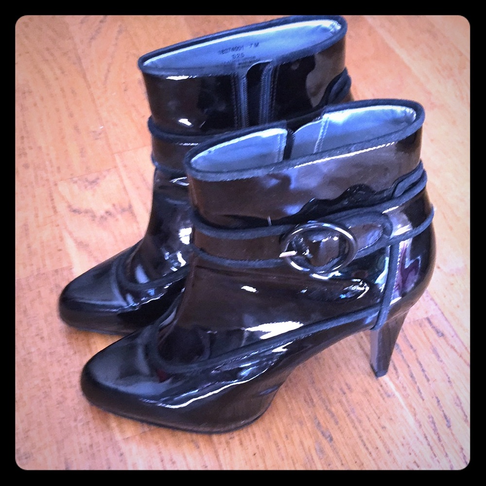 Black patent Naturalizer boots size 7